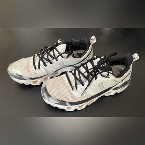 EUC! ON CLOUD RUNNING SHOES WOMENS SIZE US 11